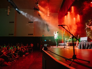 Kingston City Hall grand hall, live music performance